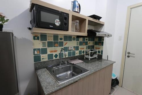 Η κουζίνα ή μικρή κουζίνα στο M-Cubed Suites at South Residences