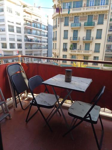 Balkón nebo terasa v ubytování Charmant F1 près tramway et plage