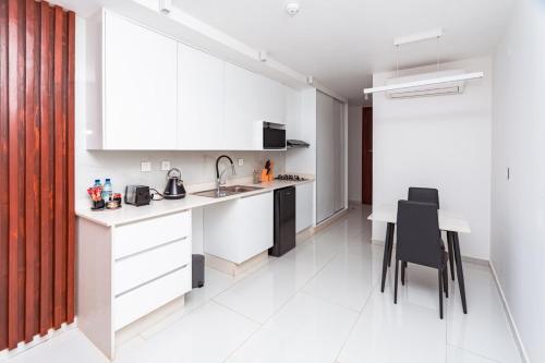 O bucătărie sau chicinetă la Golf View Apartments- AP2