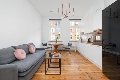 Parkside & Museum Deluxe Apartment by BookingHost