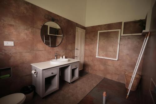 Phòng tắm tại Palliath House by ELIVAAS