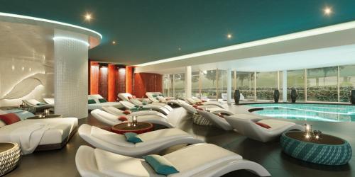 Πισίνα στο ή κοντά στο Royal Palace Hotel & Spa