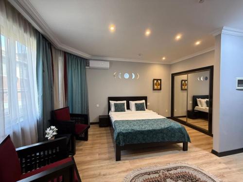 Postel nebo postele na pokoji v ubytování Hazz Palace Hotel