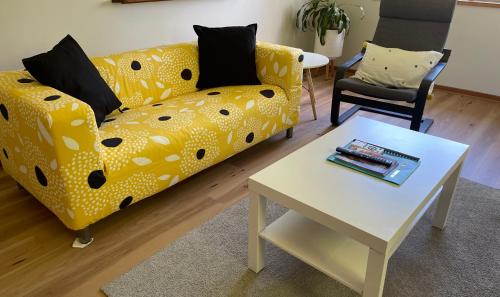 Χώρος καθιστικού στο Daisy House - Whittington - 10 minutes to central Geelong