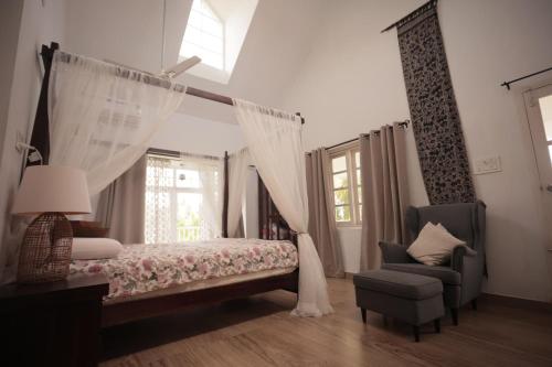 Giường trong phòng chung tại Palliath House by ELIVAAS