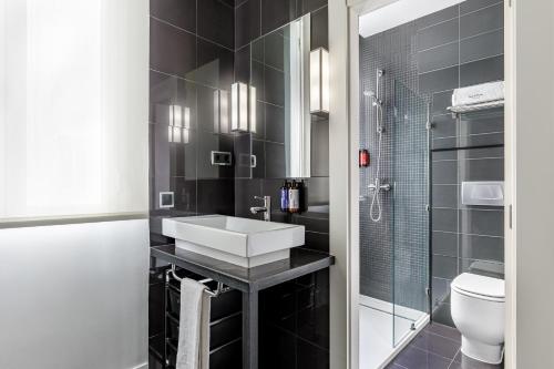 Ένα μπάνιο στο Room Mate Mario, Madrid