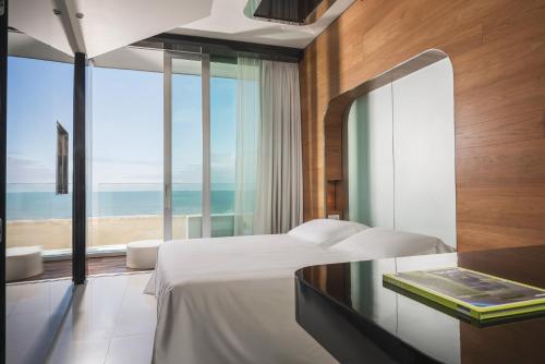 i-Suite Hotel