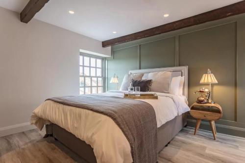 Voodi või voodid majutusasutuse The Ostrich Inn, South Creake, Norfolk toas