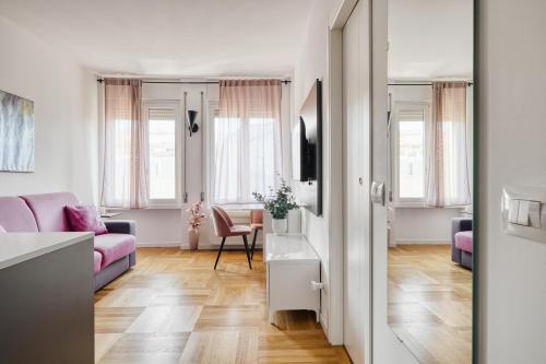 Just Urban Stays - Stylish One-Bedroom Apartment near the Duomo