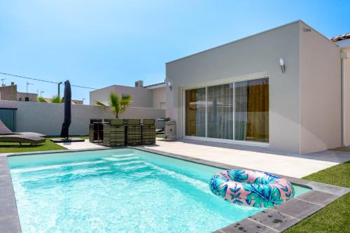 Duo Villas 6BR 2 Pools Beach 500 m