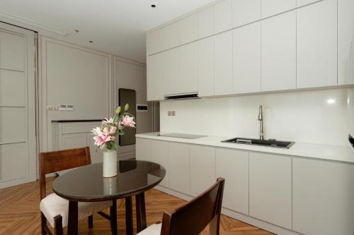 Una cocina o cocineta en TQ Luxury Hotel & Apartment