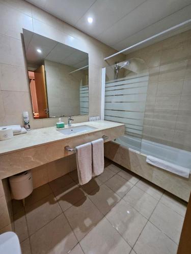 Ramblas flat 3Bedroom and Pool Min 32 days