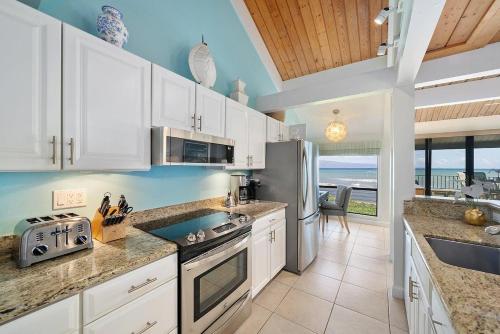 Fotografie z fotogalerie ubytování Kahana Village 34 · KHV 34 Direct Ocean Front Views 2BD Kahana C v destinaci Kahana