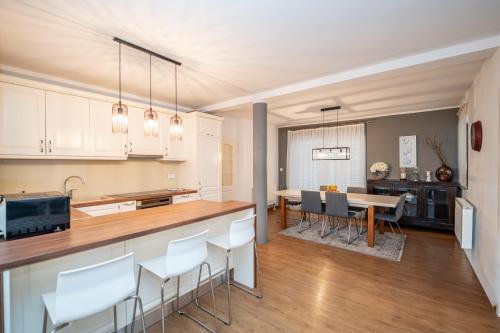 Lucetta Pool Apartments