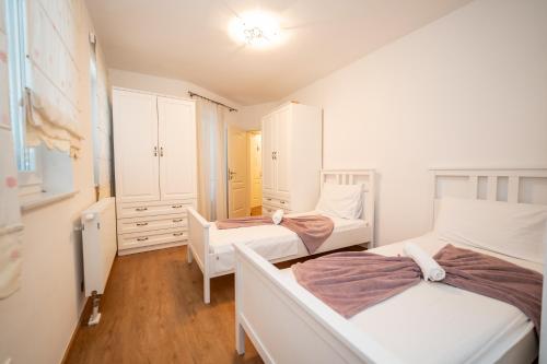Lucetta Pool Apartments
