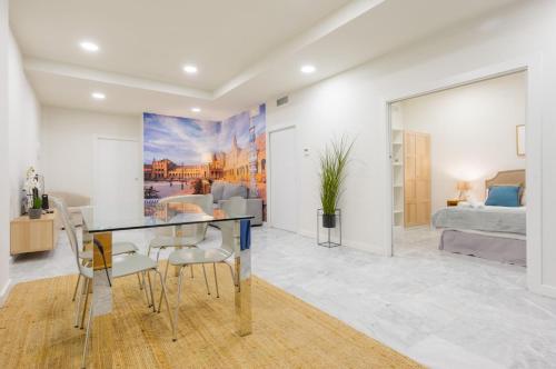 Spacious functional - 1 BD 1BTH - City Center