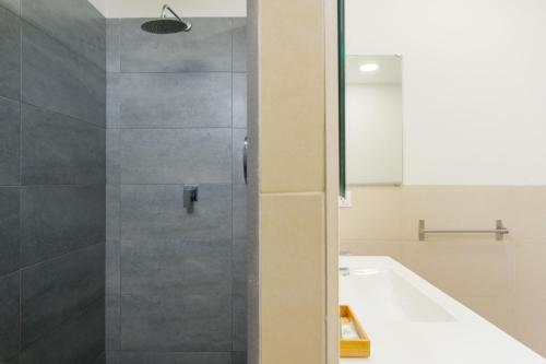 Spacious functional - 1 BD 1BTH - City Center