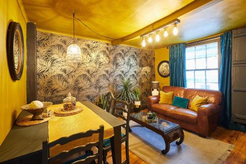 Un lugar para sentarse en Host & Stay - The Little Townhouse