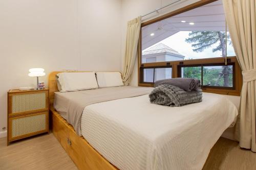 Ένα ή περισσότερα κρεβάτια σε δωμάτιο στο Muji Kaoyai At Mine Hills