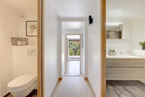 Ένα μπάνιο στο Luxury Villa Near Saint Paul De Vence