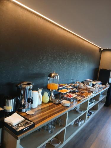 um balcão com comida na cozinha em Ayres de Calafate em El Calafate