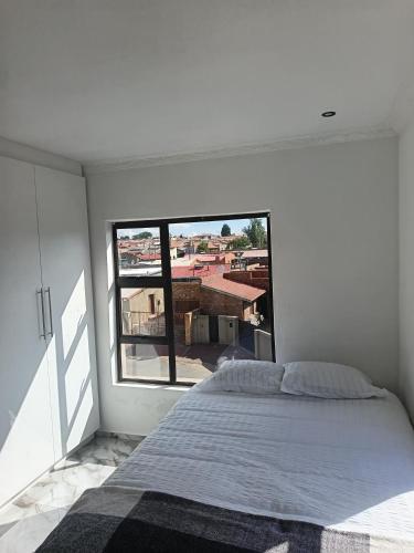 Postel nebo postele na pokoji v ubytování The Thaelo Villa