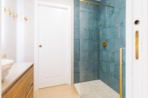 New and bright Triana Niebla Apartment in Seville