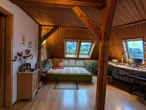 En eller flere senge i et værelse på Ferienwohnung Oberförsterei Sosa 2