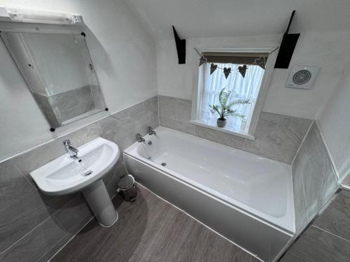 Koupelna v ubytování Entire 2 Bedroom Cottage in Whitby