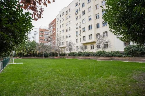 Renovated with pool -2Bedrooms 2Baths-Chamberí