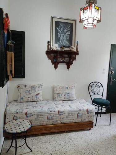 a bedroom with a bed and a picture on the wall at Maison Etoile De Mer 1 in Skhirat