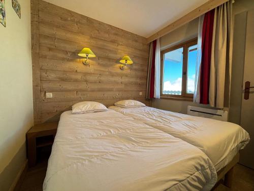 Postel nebo postele na pokoji v ubytování Résidence Christiana 307 Clés Blanches Courchevel