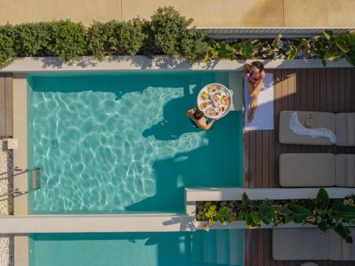 Bazén v ubytování Iperion Beach Hotel nebo v jeho okolí