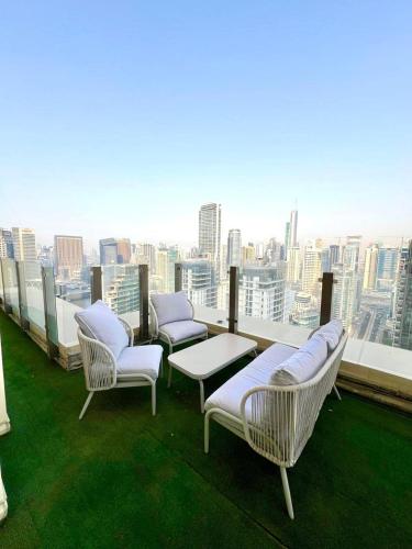 Happy Season - Large Terrace- Panoramic View - 2BR JBR Pool Beach