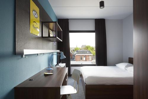 Postel nebo postele na pokoji v ubytování The Social Hub Groningen Extended Stay