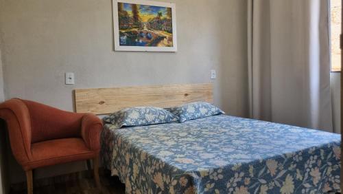 Ένα ή περισσότερα κρεβάτια σε δωμάτιο στο Casa no centro da Serra do Cipó