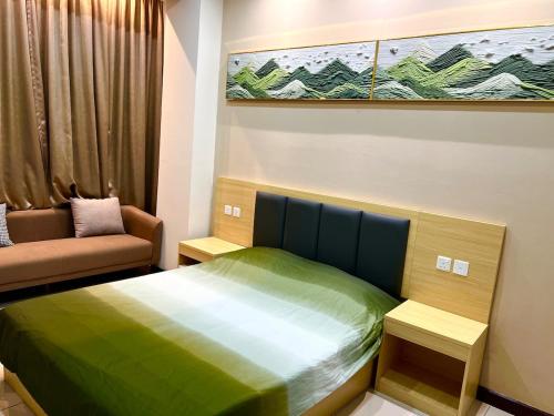 Et opholdsområde på 3BR Apartment Above Boulevard Mall WINDENBURG