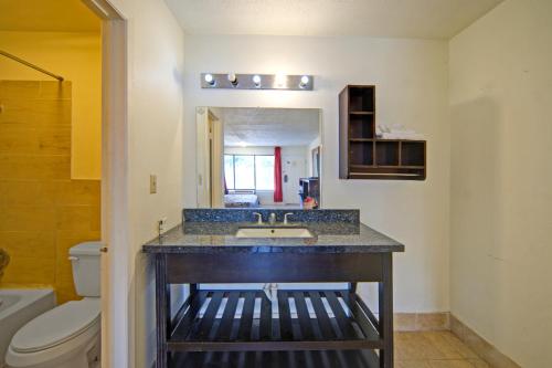 Ένα μπάνιο στο Sunset Inn by Hotel O Flatonia I - 10