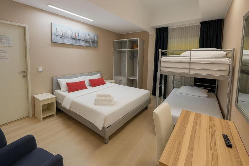 Ένα ή περισσότερα κρεβάτια σε δωμάτιο στο Arkadia Hotelli