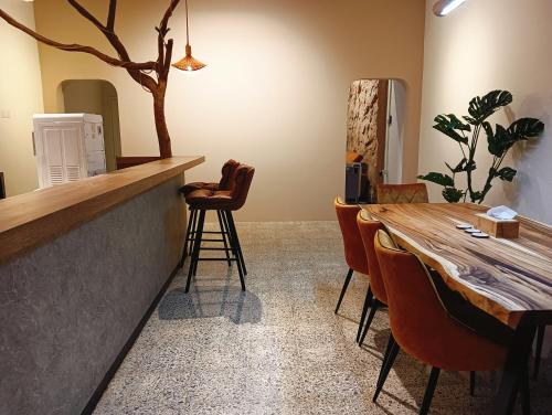 a kitchen with a bar with a table and chairs at Senju Georgetown Heritage PrewarHouse 4BR 5-15 pax in George Town