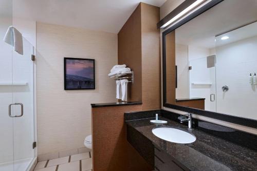 Un baño de Fairfield Inn & Suites by Marriott Austin San Marcos