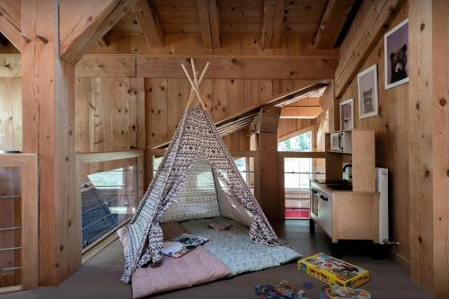 Chalet Woodline - OVO Network