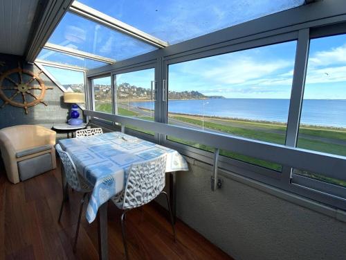 Appartement rénové 3* avec vue mer, à 50m plage, Perros-Guirec - FR-1-368-208