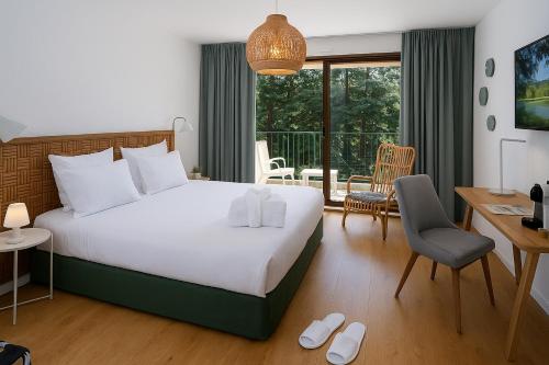 Postel nebo postele na pokoji v ubytování Domaine Les Sources de Dieulefit