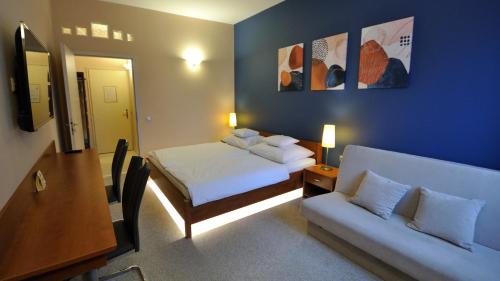 Ένα ή περισσότερα κρεβάτια σε δωμάτιο στο Varga-ház panzió