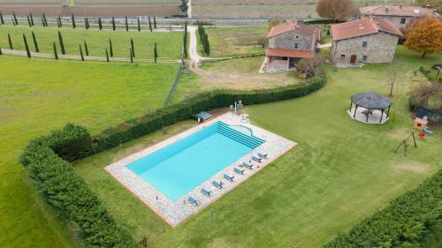 Πισίνα στο ή κοντά στο La Pietraia by VacaVilla