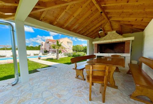 TV a/nebo společenská místnost v ubytování My Dalmatia - Villa Ljubica with private pool