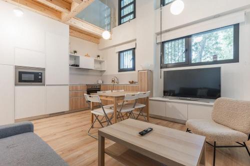 Modern Duplex - 1 Bedroom 2 Baths - Ventas