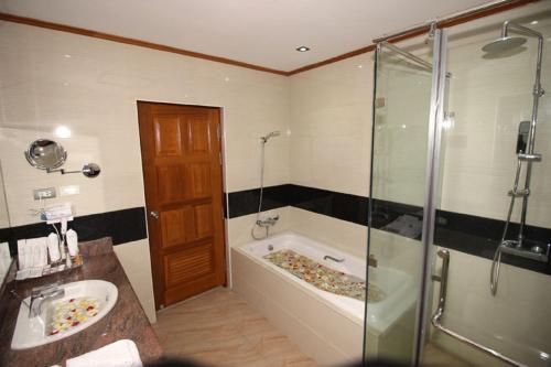 Koupelna v ubytování Myanmar Life Hotel