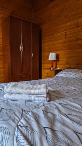 A bed or beds in a room at Cabañas Matices